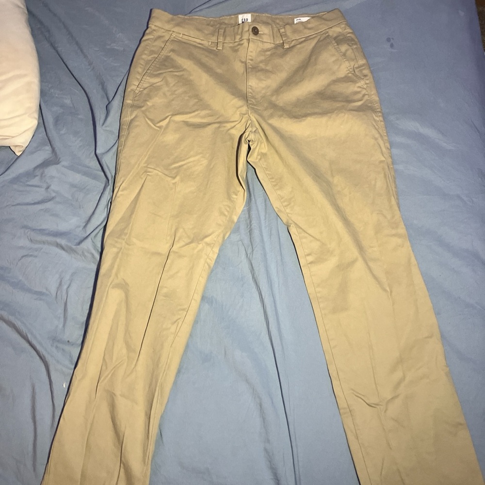 33x32 GAP essential khaki slim